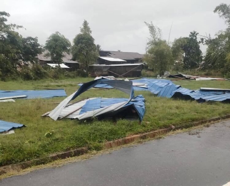Rumah, Gereja dan Pos Pamtas Terdampak Angin Kencang di Long Bawan
