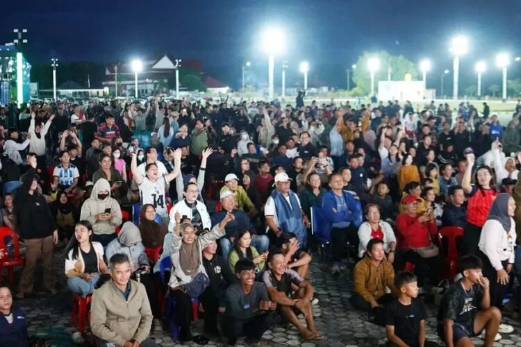 Final Piala Dunia Satukan Ratusan Warga Malinau di Panggung Budaya Padan Liu’ Burung