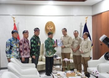 Gubernur Paparkan Kesiapan Total Sekolah Rakyat di Hadapan Menteri Transmigrasi