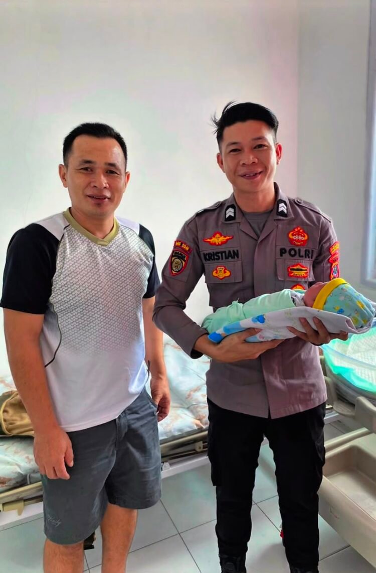 Aksi Heroik Personel Polri Polda Kaltara, Briptu Kristian, Bantu Persalinan Darurat di Dalam Mobil Hingga Ibu dan Bayi Selamat