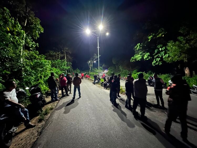 Polisi dan Ormas Patroli Gabungan Pascadugaan Begal di Gunung Selatan