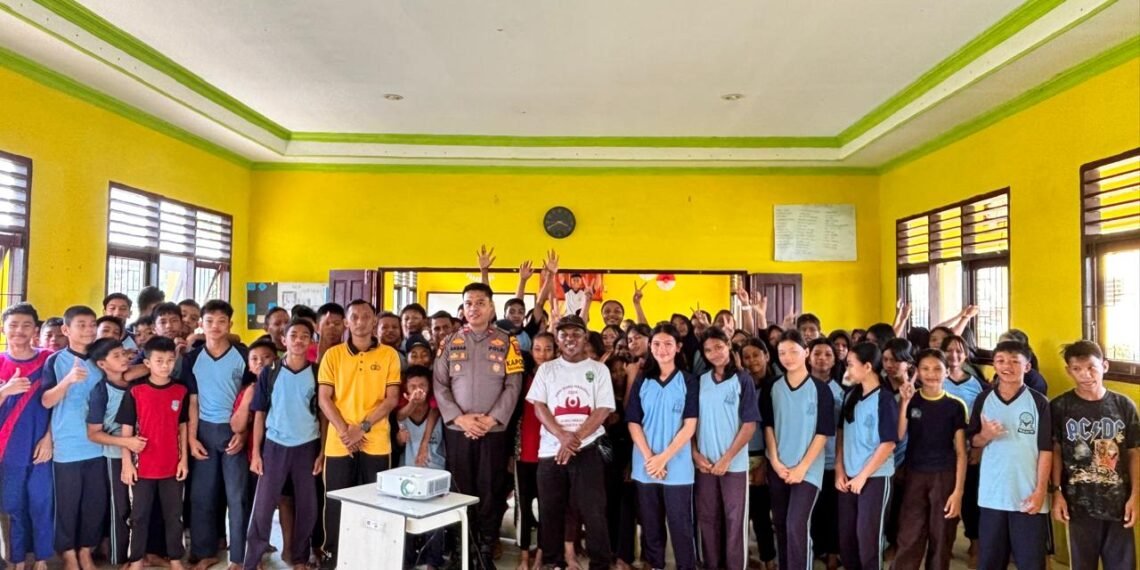 Polsek Tanjung Palas Utara Edukasi Pelajar SMPN 3 Pimping, Tanamkan Disiplin Berlalu Lintas Sejak Dini