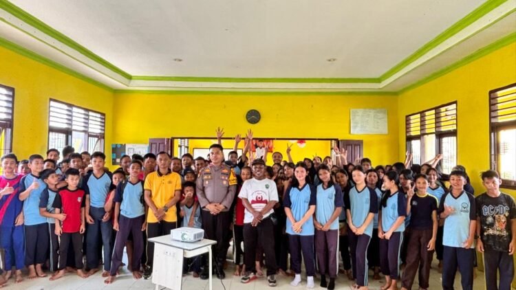 Polsek Tanjung Palas Utara Edukasi Pelajar SMPN 3 Pimping, Tanamkan Disiplin Berlalu Lintas Sejak Dini