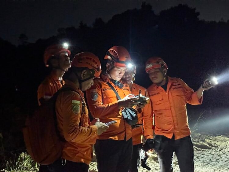 BREAKING NEWS: Tiga Warga Termasuk Anak 11 Tahun Tersesat di Hutan Bukit Kabut Juata Laut