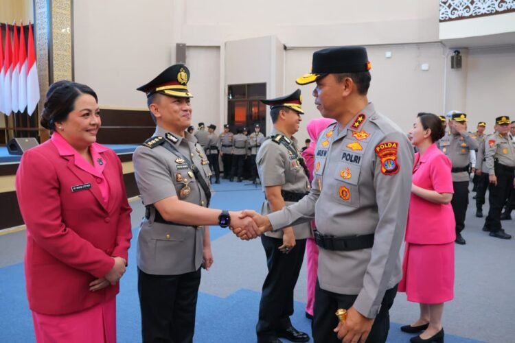 Kapolda Kaltara Pimpin Upacara Serah Terima Jabatan Karo SDM Polda Kalimantan Utara