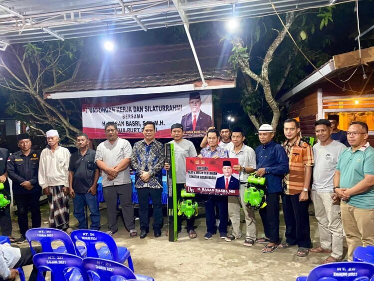 Dukung Ketahanan Pangan Kaltara, Hasan Basri Salurkan Alsintan dan Penerangan untuk 17 Poktan Malinau
