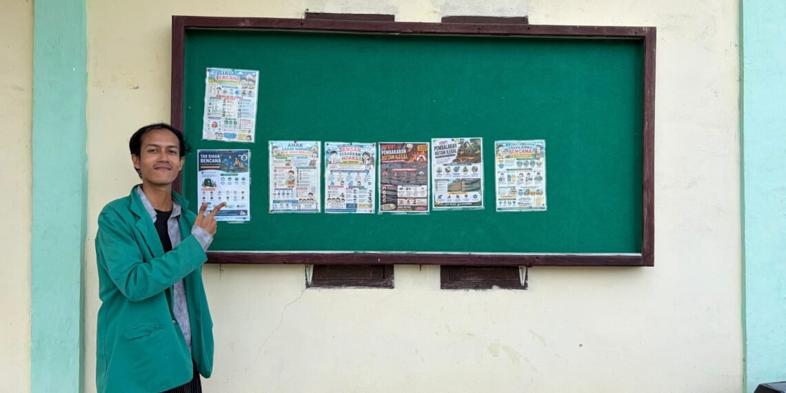 Dari Hoaks hingga Narkoba, KKN USK Isi Mading Cut Langien dengan Edukasi