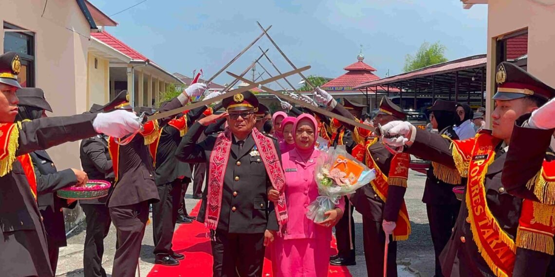 Tiga Personel Polres Tarakan Purna Tugas, Pengabdian Diantar dengan Pedang Pora