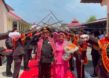Tiga Personel Polres Tarakan Purna Tugas, Pengabdian Diantar dengan Pedang Pora