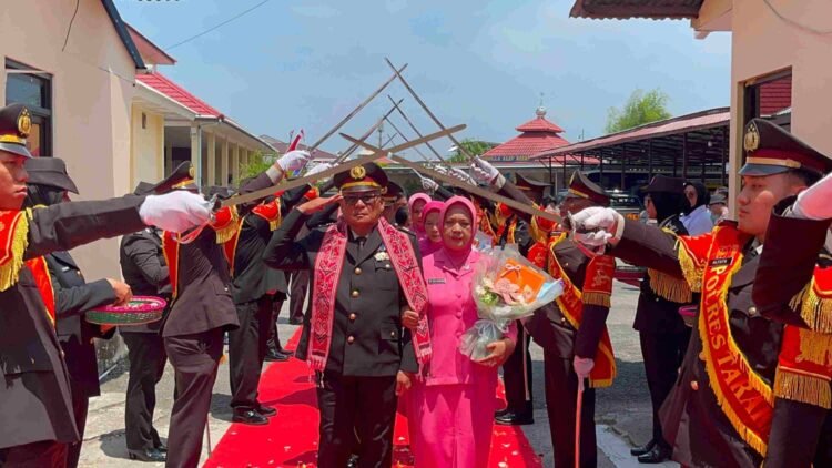 Tiga Personel Polres Tarakan Purna Tugas, Pengabdian Diantar dengan Pedang Pora