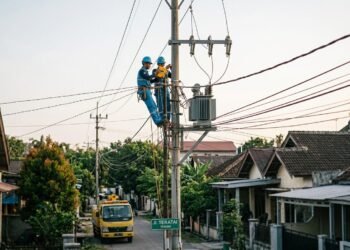 Tegangan Listrik Naik-Turun, Warga Jalan Teratai Keluhkan Peralatan Rumah Tangga Terganggu