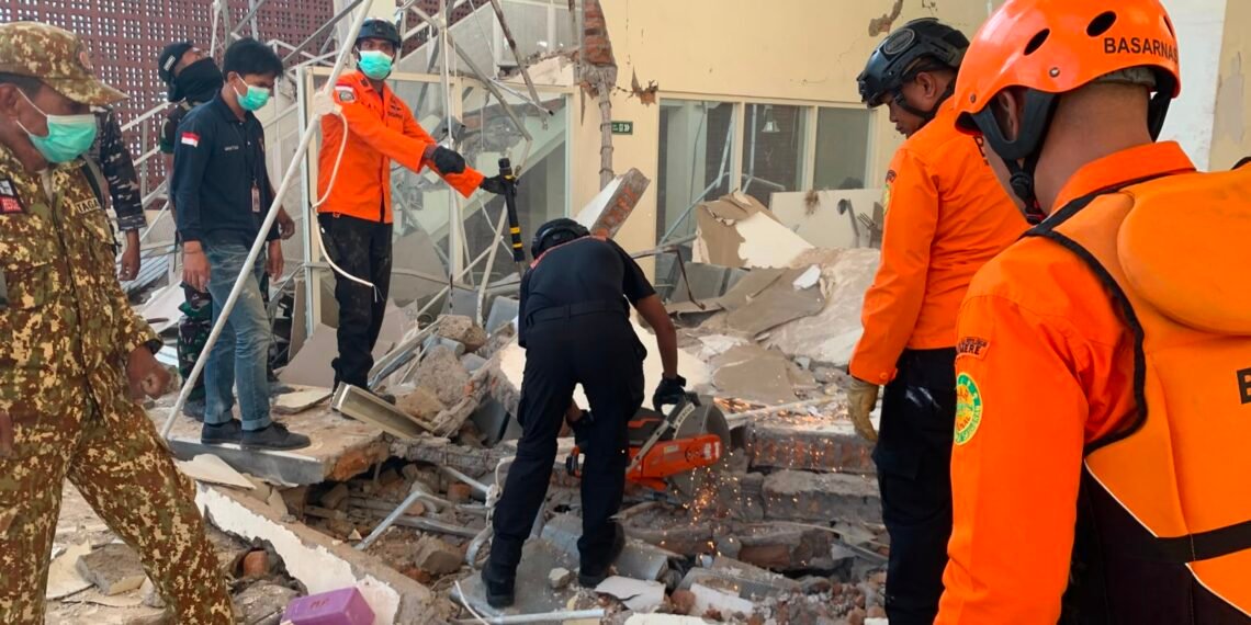 Gempa Flores Tewaskan 40 Orang, Operasi SAR Masih Berlangsung
