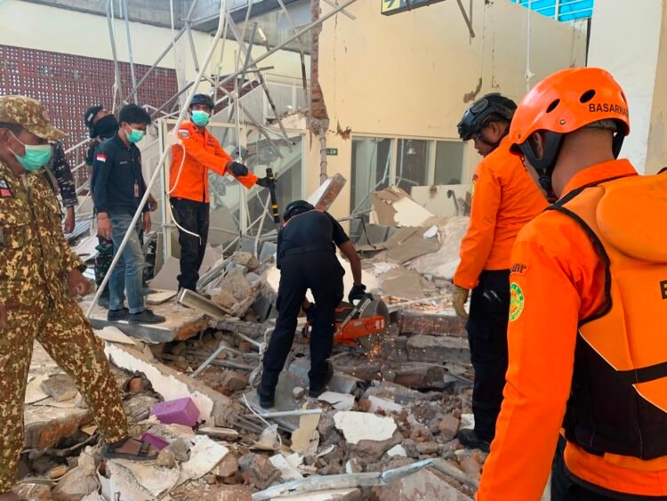Gempa Flores Tewaskan 40 Orang, Operasi SAR Masih Berlangsung