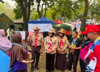 Kunjungi Perkemahan Kaltara, Rahmawati Tekankan Disiplin dan Pengalaman di Jamnas
