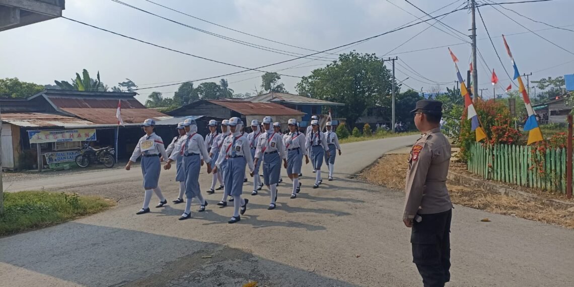 Polsek Tanjung Palas Barat Amankan Jalur Lomba Gerak Jalan di Long Beluah