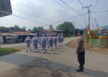 Polsek Tanjung Palas Barat Amankan Jalur Lomba Gerak Jalan di Long Beluah