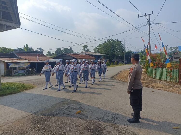 Polsek Tanjung Palas Barat Amankan Jalur Lomba Gerak Jalan di Long Beluah