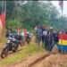 Bendera Dayak Borneo Berkibar di Jalan Berlumpur Krayan