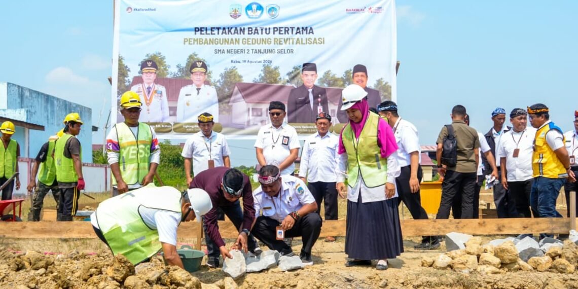 Gubernur Letakkan Batu Pertama Revitalisasi SMAN 2 Tanjung Selor 