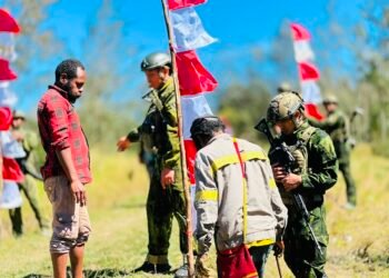 Kampung Ilaga Dihiasi Merah Putih, Satgas Yonif 600/MDG Bersama Warga