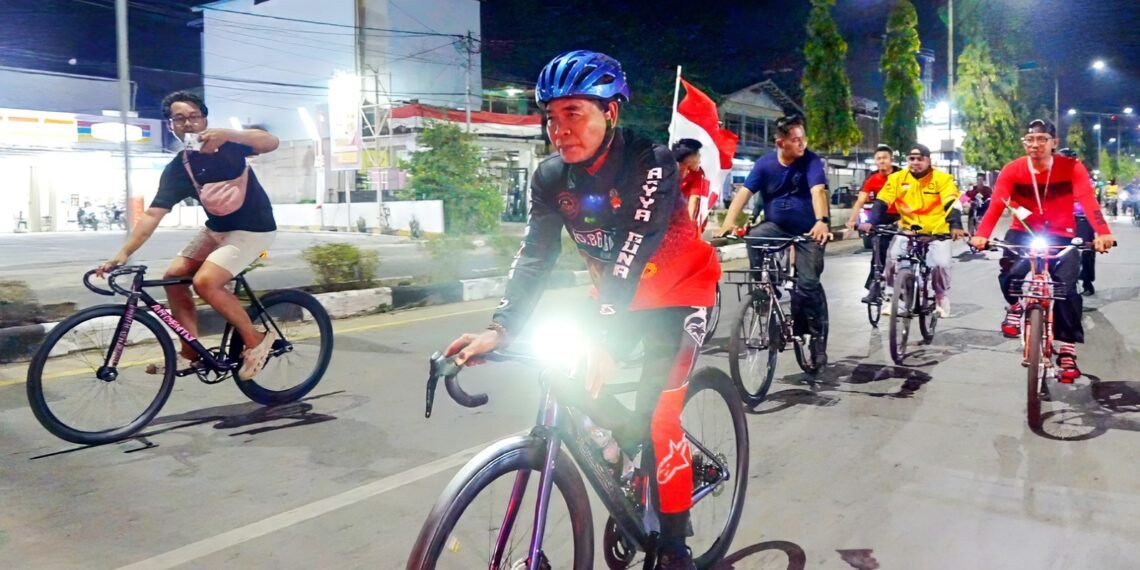 Malam di Tepian Kayan, Gubernur Ikut Gowes Bareng Ratusan Warga