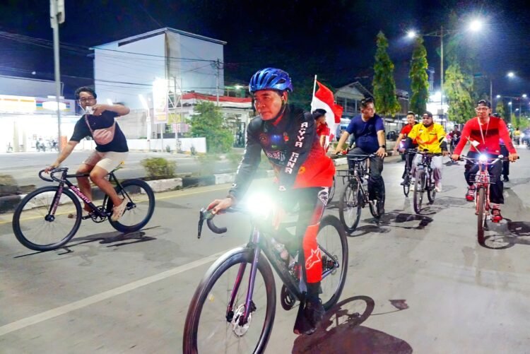 Malam di Tepian Kayan, Gubernur Ikut Gowes Bareng Ratusan Warga