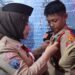 Rahmawati Serahkan Tiska dan Piagam kepada Kontingen Kaltara