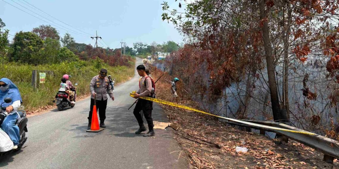 Lahan Karhutla Mengandung Batu Bara, Polisi Pasang Police Line di Pantai Amal