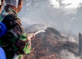 Kodim 0907/Tarakan Kerahkan Water Tank Padamkan Karhutla di Juata Kerikil