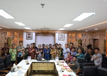 Gubernur Terima Aspirasi 10 Desa Terkait Persoalan MHA Desa Tujung 