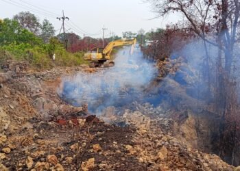 Galian 8 Meter, Batu Bara Masih Membara di Bawah Jalan Pantai Amal