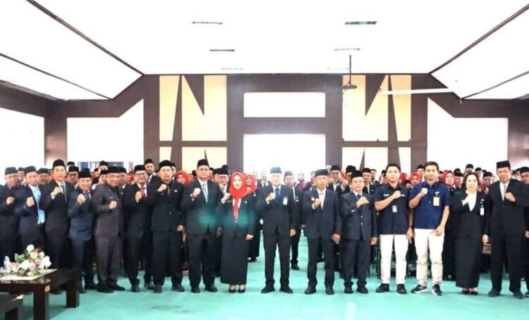 150 ASN Bulungan Terima Satya Lencana, Syarwani Tekankan Kualitas Pelayanan