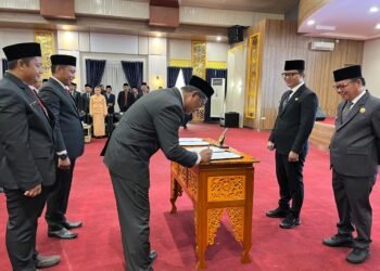 Pengukuhan Pejabat, Ibrahim Ali Minta ASN Siap Jalankan Tugas Baru