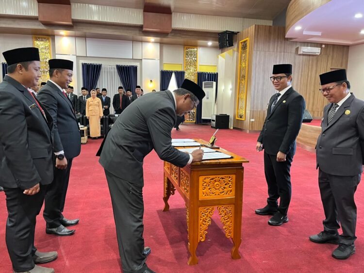 Pengukuhan Pejabat, Ibrahim Ali Minta ASN Siap Jalankan Tugas Baru
