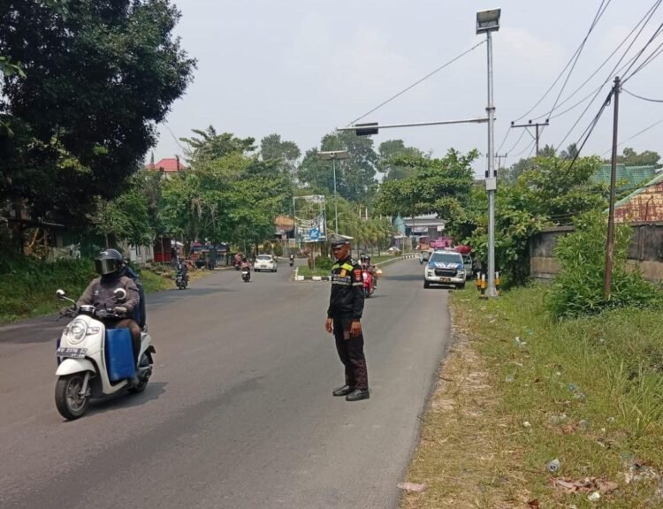Solar Tumpah Sepanjang 70 Meter di Aki Balak, Satu Pengendara Jatuh