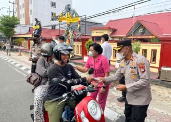 Polres Tarakan Bagikan Masker Bertahap, Sekolah Turut Disasar