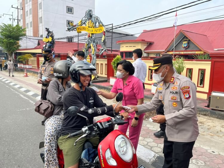 Polres Tarakan Bagikan Masker Bertahap, Sekolah Turut Disasar