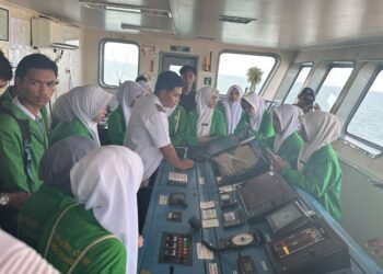 UPP Sungai Nyamuk Ajak Pelajar Sebatik Kenali Peralatan Keselamatan Kapal