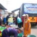 Satbrimob Polda Kaltara Salurkan Air Bersih kepada Masyarakat di Pantai Amal Tarakan