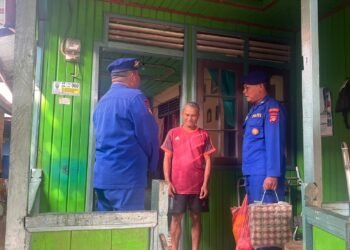 Polairud Polresta Bulungan Salurkan Sembako, Tiga Keluarga Terima Bantuan Jumat Berkah