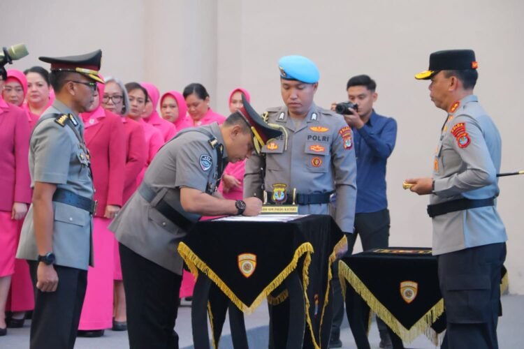 Kapolda Kaltara Pimpin Upacara Serah Terima Jabatan Irwasda dan Kabid TIK