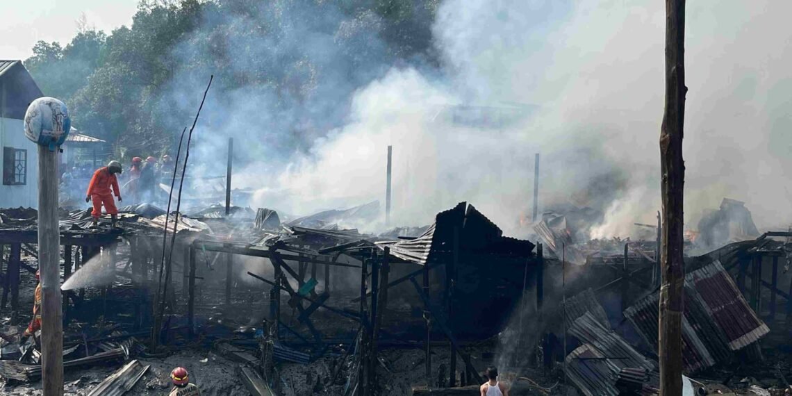 Api Lahap Rumah Warga Kampung Nelayan Karang Rejo, Pemadaman Terkendala Akses