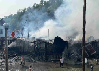 Api Lahap Rumah Warga Kampung Nelayan Karang Rejo, Pemadaman Terkendala Akses