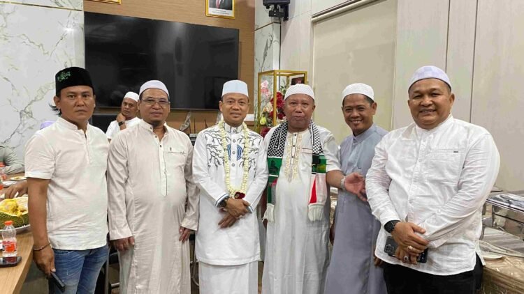 Ustaz H Das’ad Latif Hadiri Tabligh Akbar, Camat Sambutan Apresiasi Dukungan JBSM