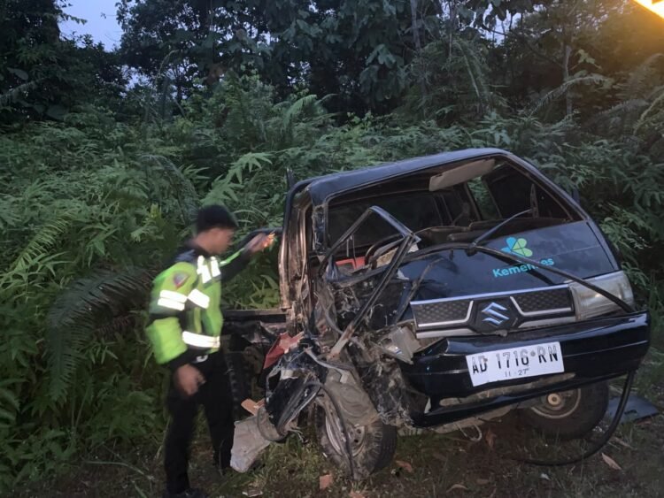 Triton Diduga Masuk Jalur Berlawanan, Pengemudi Carry Tewas di Kujau