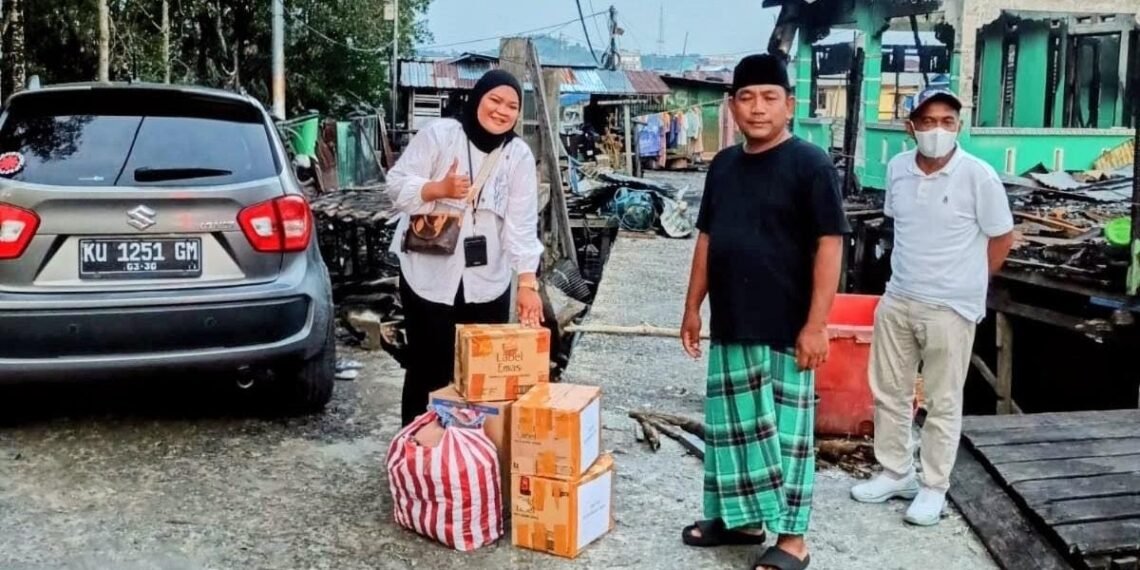 Rahmawati Bantu 32 Warga Terdampak Kebakaran di Karang Rejo