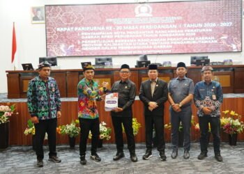 Sekprov Sampaikan Nota Keuangan Rancangan Perubahan APBD Kaltara Tahun 2026