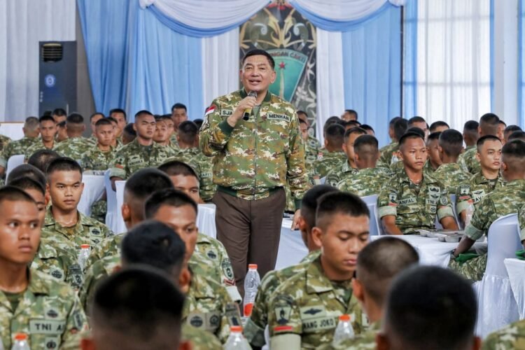 Menhan Sjafrie Tekankan Peran Ganda Yonif TP 880/Banuanta