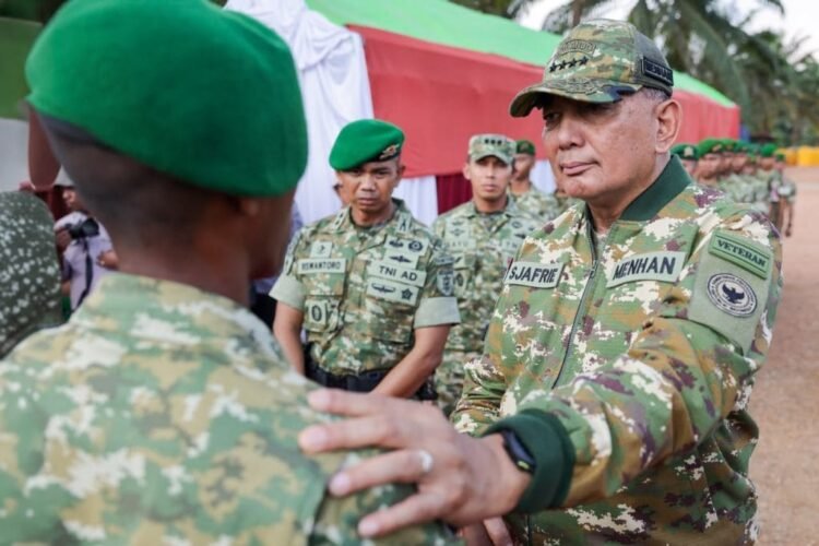Menhan Sjafrie Tekankan Kesiapan Prajurit Yonif TP 881/BD di Perbatasan