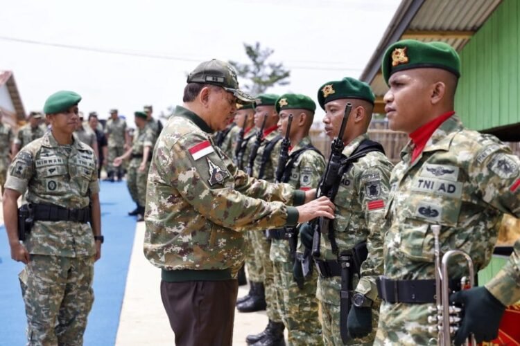 Makan Bersama Prajurit, Menhan Lanjut Cek Kesiapan Yonif TP 922